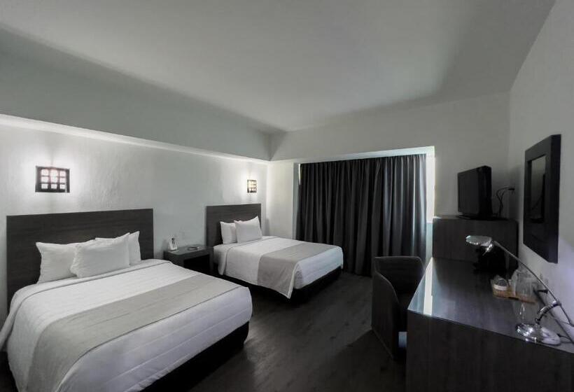 Номер Стандарт 2 Двуспальные Кровати, We Hotel Aeropuerto
