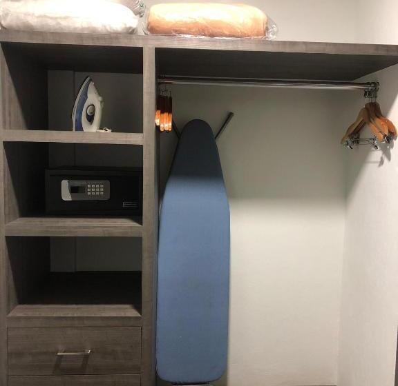 اتاق استاندارد با تخت بزرگ, We Hotel Aeropuerto