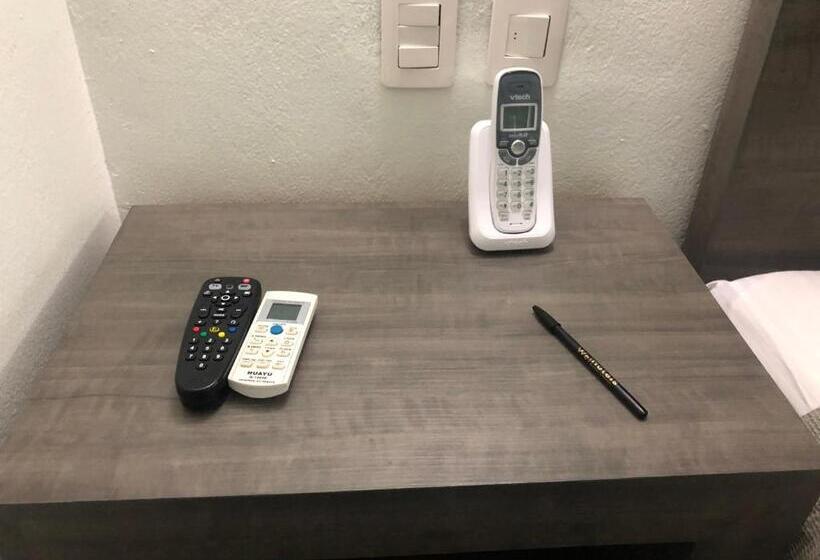 اتاق استاندارد با تخت بزرگ, We Hotel Aeropuerto