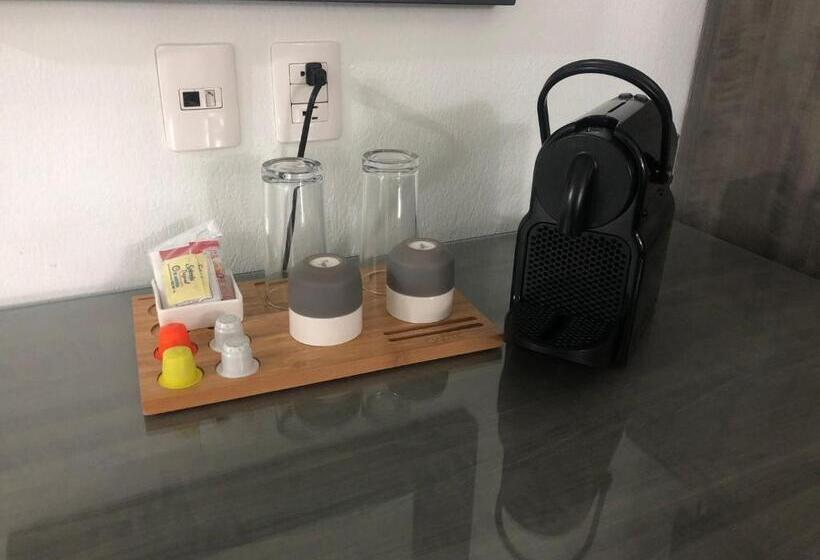 اتاق استاندارد با تخت بزرگ, We Hotel Aeropuerto