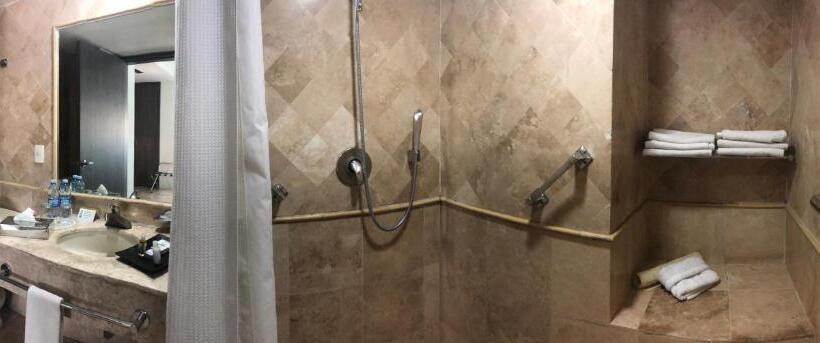 اتاق استاندارد برای معلولان, We Hotel Aeropuerto