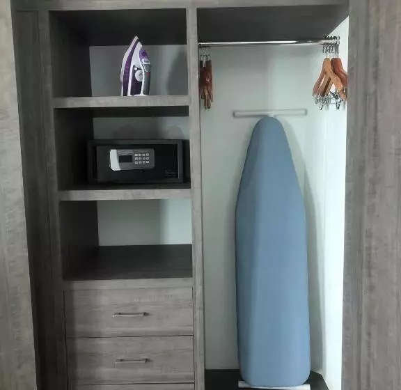 سوئیت مستر, We Hotel Aeropuerto