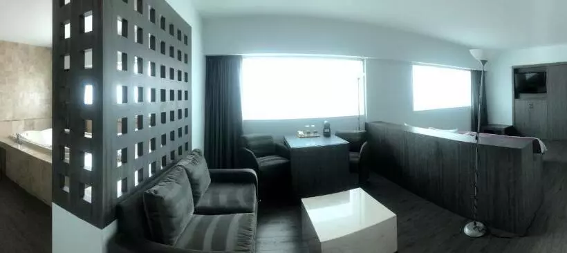 سوئیت مستر, We Hotel Aeropuerto