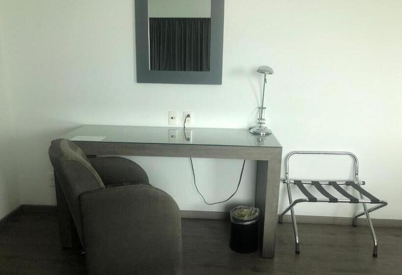 سوئیت مستر, We Hotel Aeropuerto