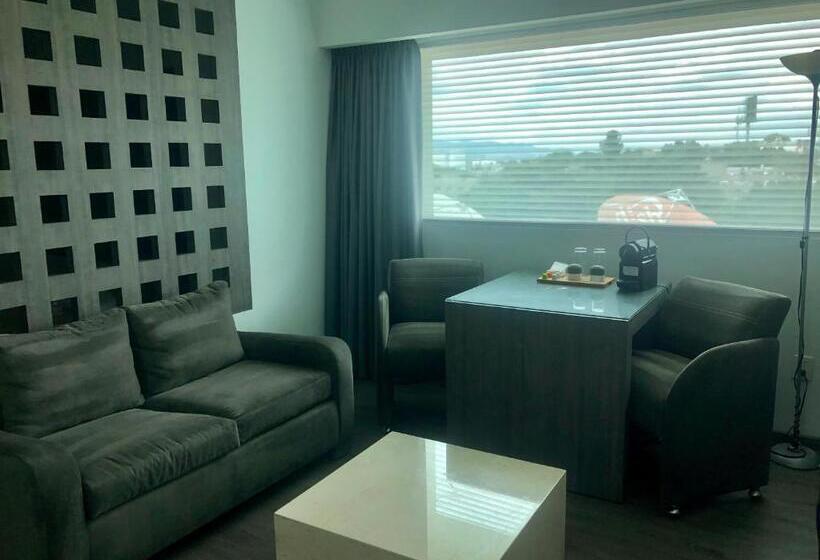 سوئیت مستر, We Hotel Aeropuerto