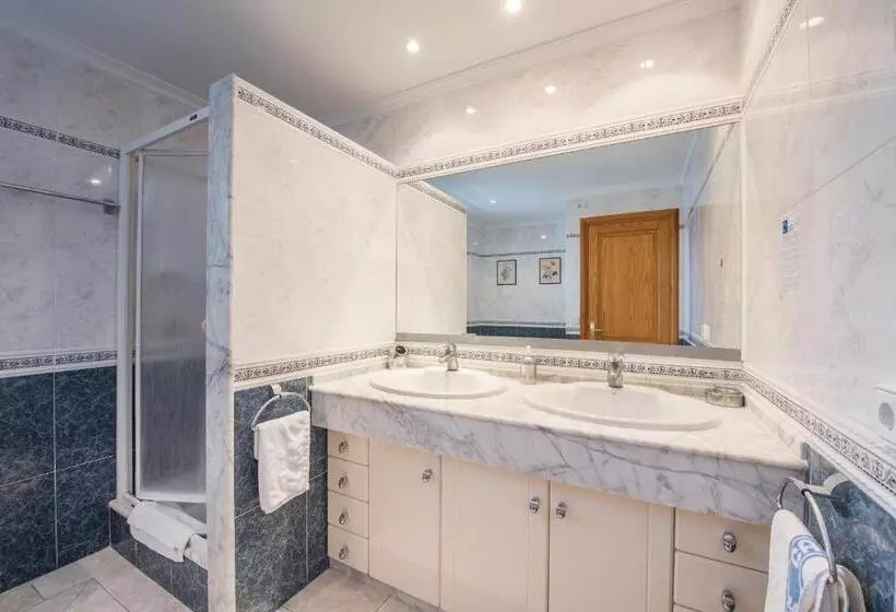 1 Bedroom Penthouse Apartment, Apartamentos Es Cañe