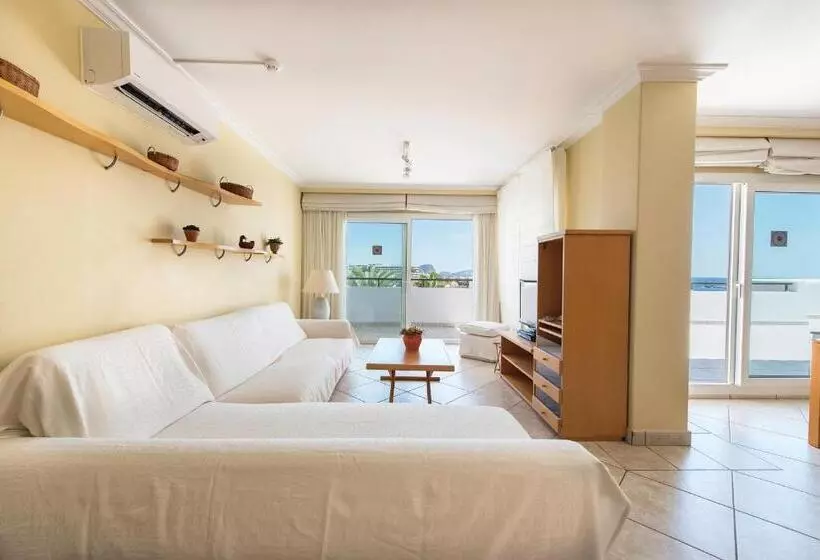 1 Bedroom Penthouse Apartment, Apartamentos Es Cañe