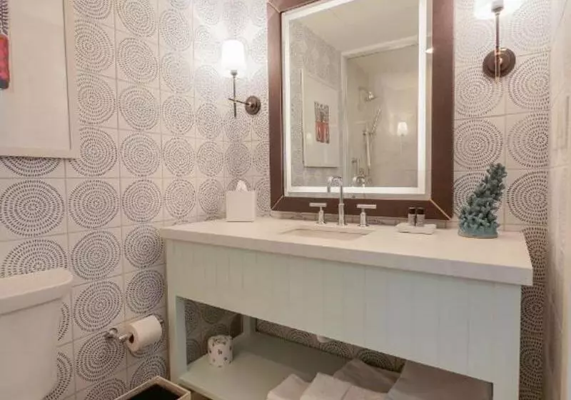 اتاق استاندارد با چشم‌انداز دریا, Casa Marina Key West, Curio Collection by Hilton