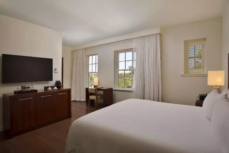 اتاق استاندارد با تخت بزرگ, Casa Marina Key West, Curio Collection by Hilton
