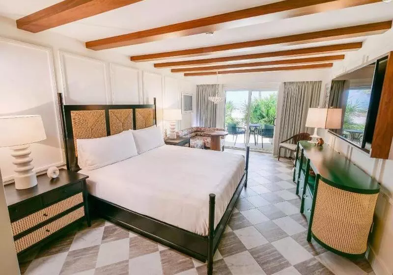 اتاق استاندارد با تخت بزرگ برای معلولان, Casa Marina Key West, Curio Collection by Hilton