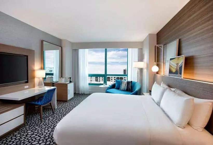 سوئیت با تخت بزرگ, Casa Marina Key West, Curio Collection by Hilton