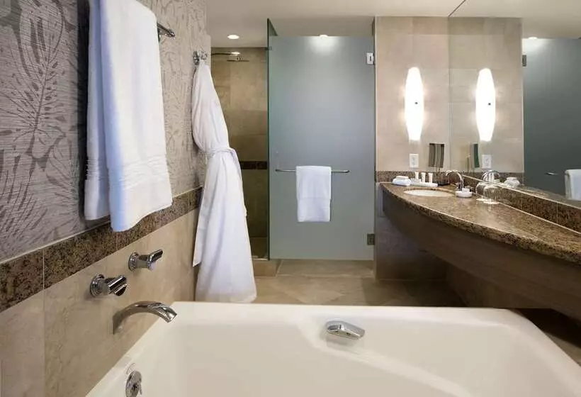 سوئیت با تخت بزرگ, Casa Marina Key West, Curio Collection by Hilton