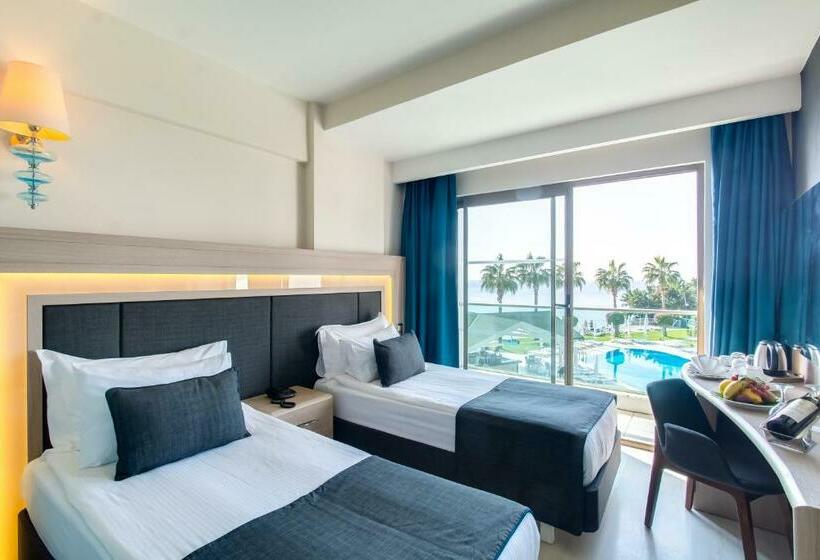 اتاق استاندارد با چشم‌انداز دریا, Falcon