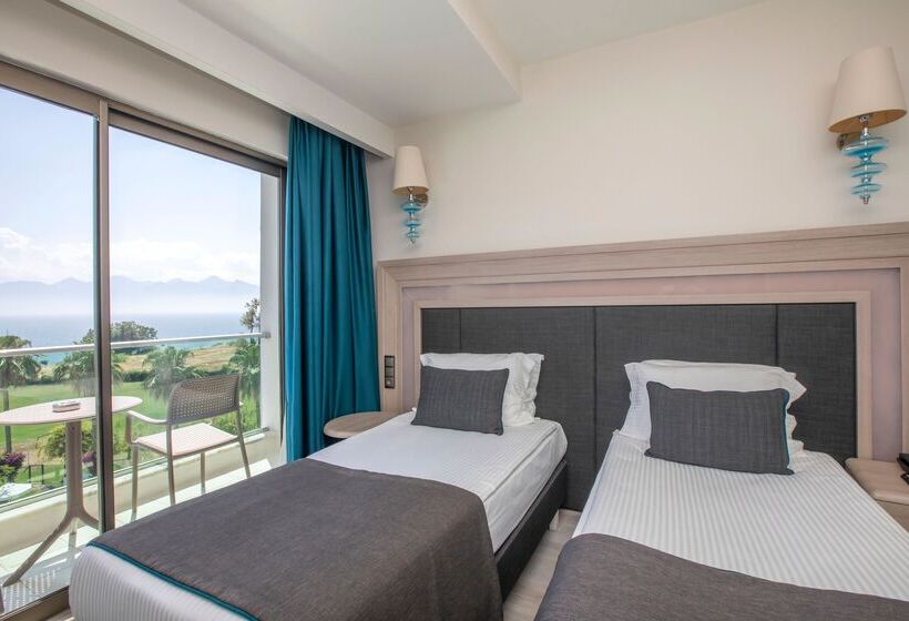 اتاق استاندارد با چشم‌انداز دریا, Falcon