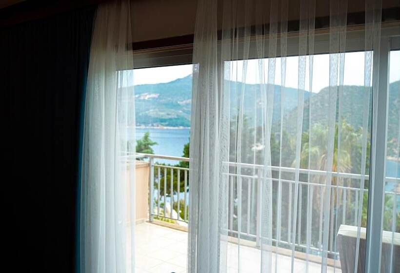 سوییت با چشم‌انداز دریا, Happy Hotel Kalkan