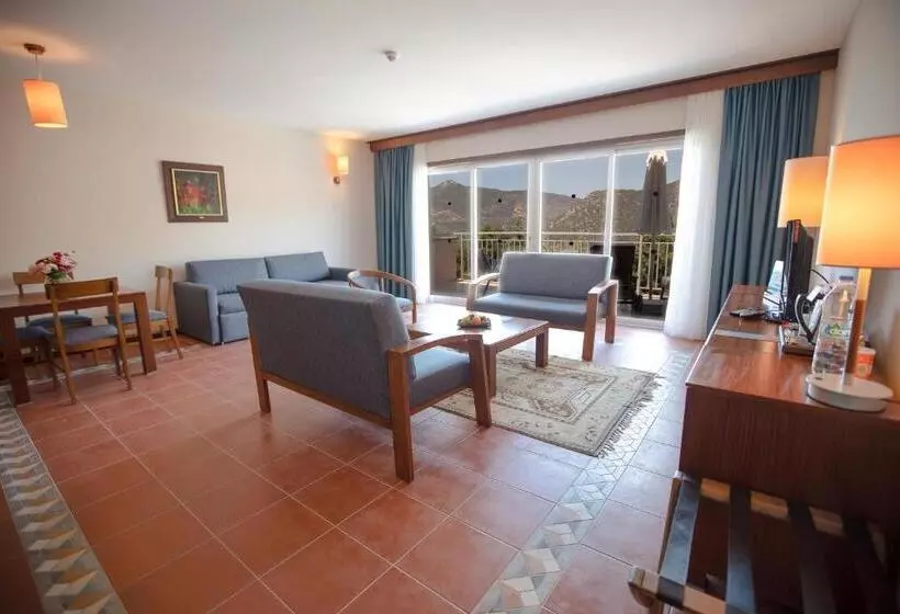 سوییت با چشمانداز دریا, Happy Hotel Kalkan