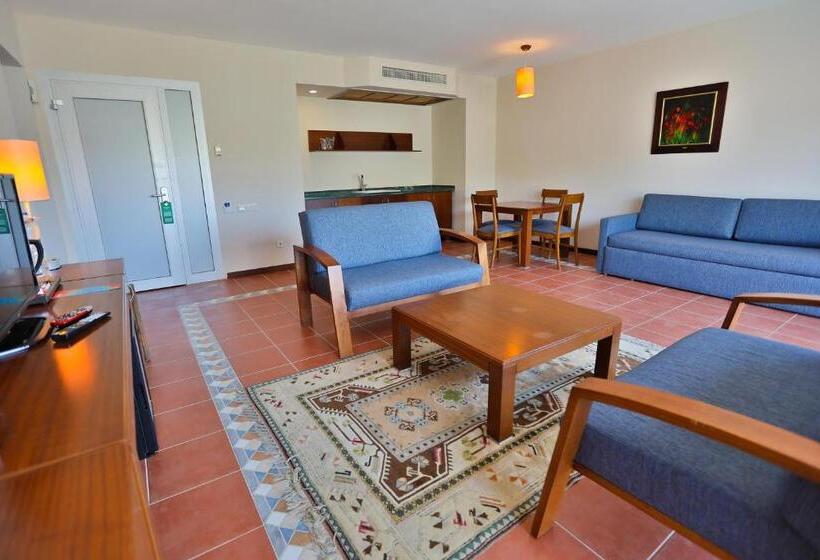 سوییت با چشم‌انداز دریا, Happy Hotel Kalkan