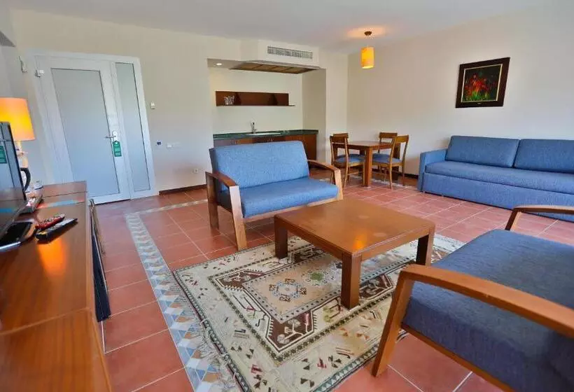 سوییت با چشمانداز دریا, Happy Hotel Kalkan