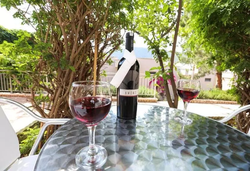 سوییت با چشمانداز باغ, Happy Hotel Kalkan