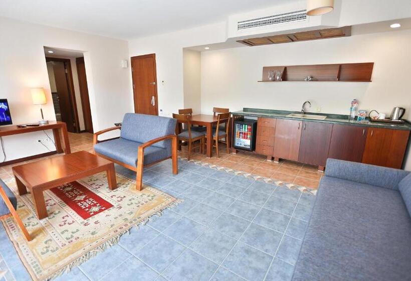 سوییت با چشم‌انداز باغ, Happy Hotel Kalkan