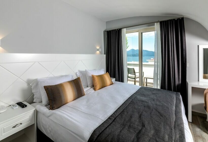 Номер Стандарт Трехместный, Motto Premium Hotel&spa