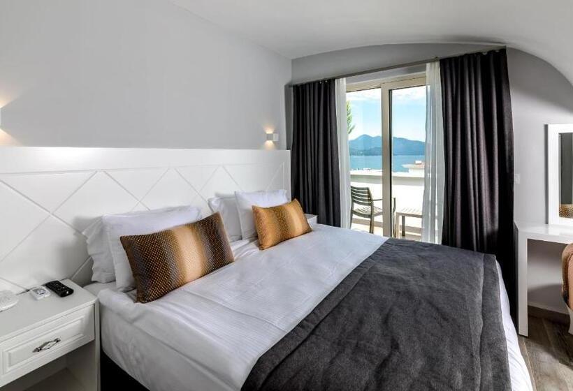 Номер Стандарт Трехместный, Motto Premium Hotel&spa