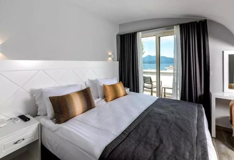 اتاق استاندارد سه نفره, Motto Premium Hotel&spa