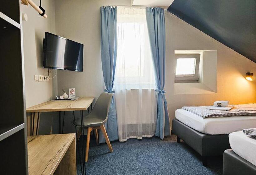 スタンダードルーム, Novitel Pension Pliening   München Messe