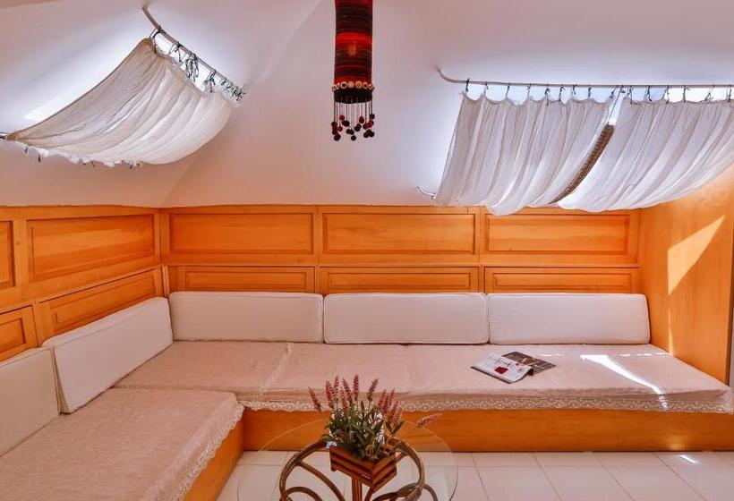 Люкс с Террасой, Oyster Residences   Adult Only