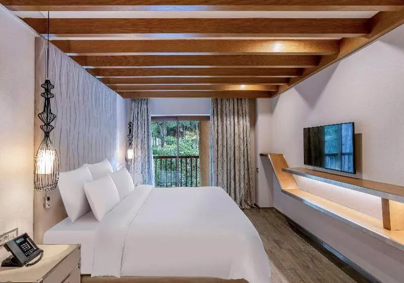 سوییت با چشمانداز باغ, Rixos Premium Belek, The Land of Legends Access