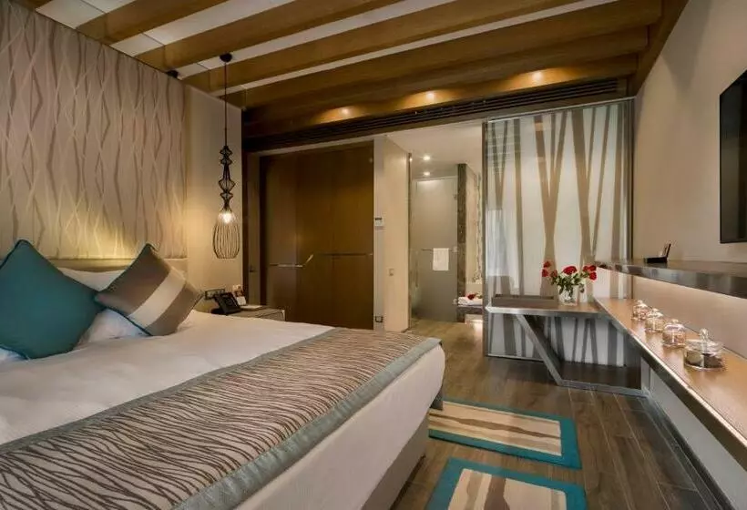 سوییت با چشمانداز باغ, Rixos Premium Belek, The Land of Legends Access