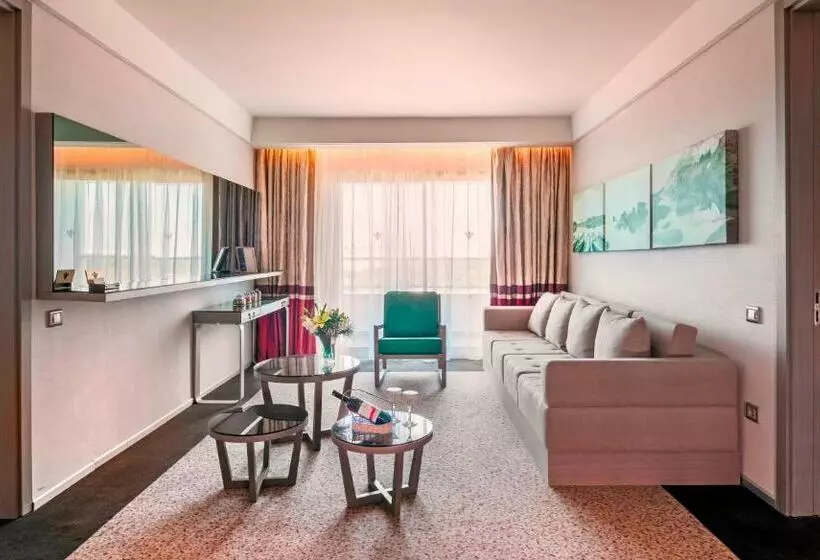سوییت سوپریور با چشمانداز دریا, Rixos Premium Belek, The Land of Legends Access