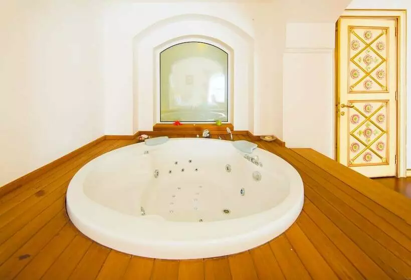 キングサイズベッドのスイートルーム, Salmakis Resort & Spa