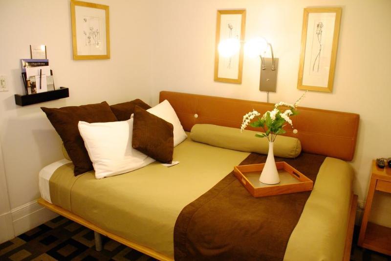 バス共有のスタンダードルーム, The Mosser