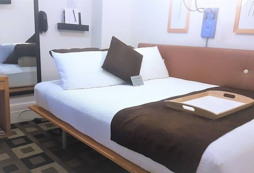 バス共有のスタンダードルーム, The Mosser