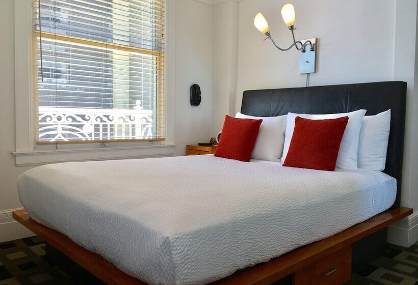 デラックスルーム, The Mosser