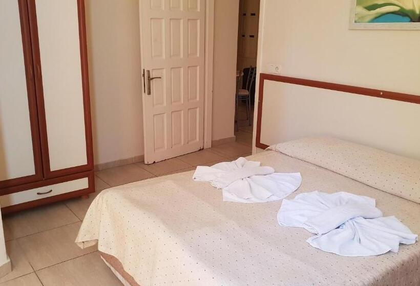 Четырехместный Номер Стандарт с Балконом, İsabella Apart Otel