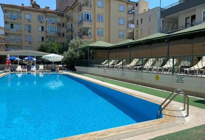 اتاق استاندارد چهارنفره با بالکن, İsabella Apart Otel