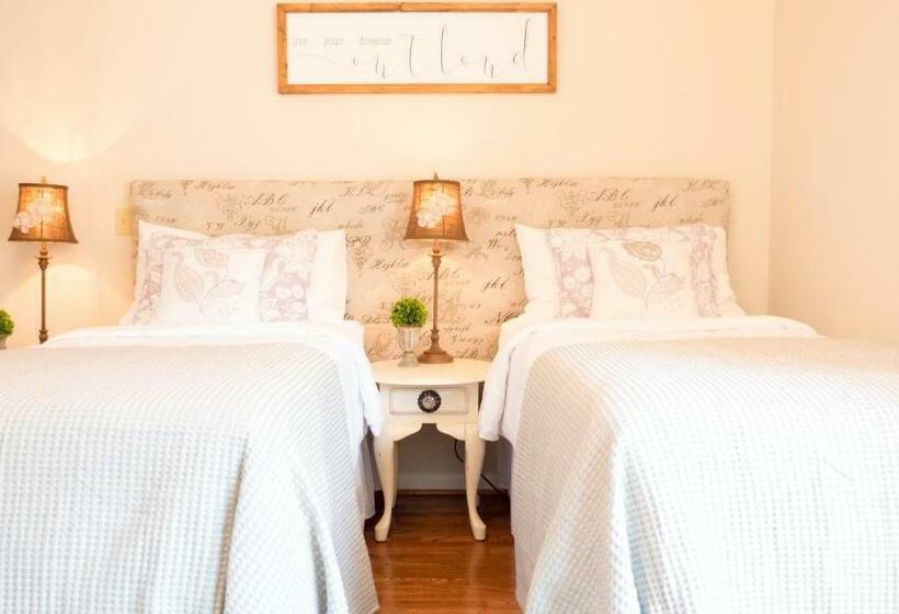 标准间, The Manor At Airmont