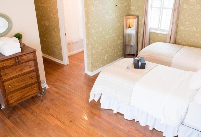 标准间, The Manor At Airmont