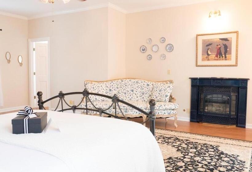 四人标准间, The Manor At Airmont