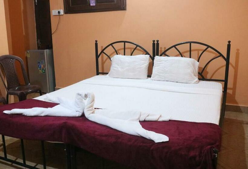 スタンダードルーム, Fatima S Place