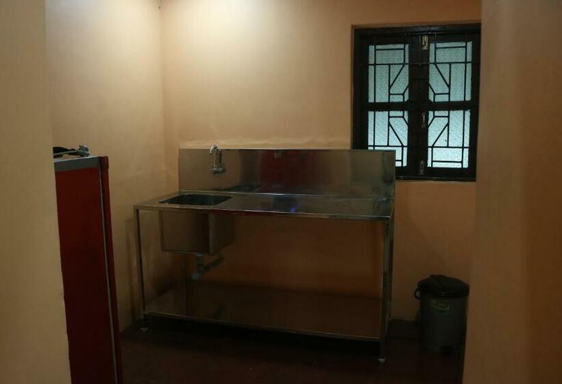 スタンダードトリプルルーム, Fatima S Place