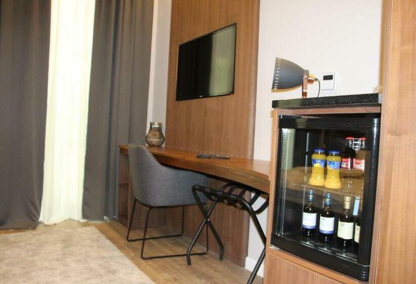 اتاق استاندارد با بالکن, Vila Emilia