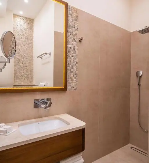 اتاق لوکس خانوادگی, Vila Emilia