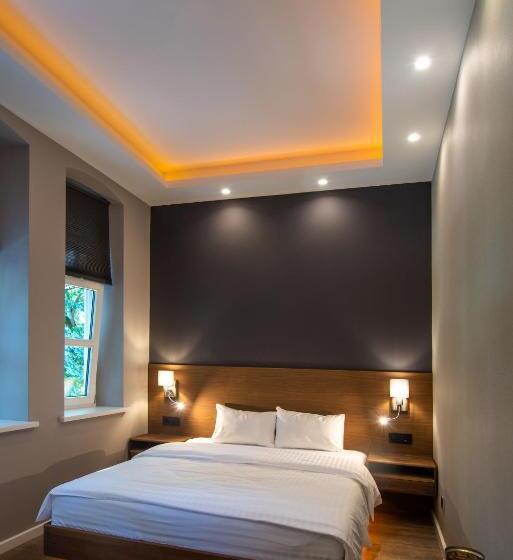 اتاق لوکس خانوادگی, Vila Emilia