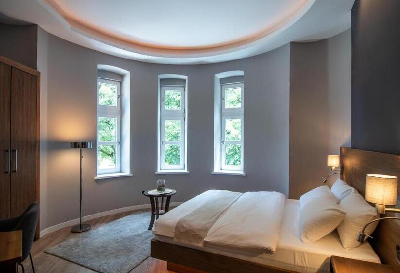 اتاق لوکس, Vila Emilia