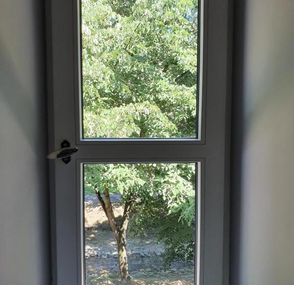 اتاق لوکس, Vila Emilia