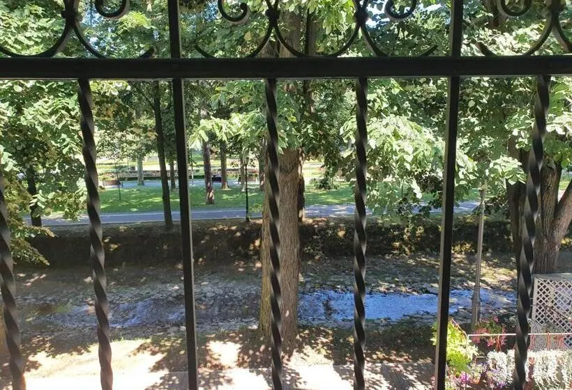 آپارتمان 1 خوابه با چشمانداز باغ, Vila Emilia