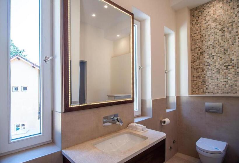 اتاق راحتی سه تخته, Vila Emilia